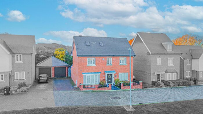 4 Bedroom Detached House For Sale In Video Inside **Stunning Location** Reeds Close, Basildon, SS15