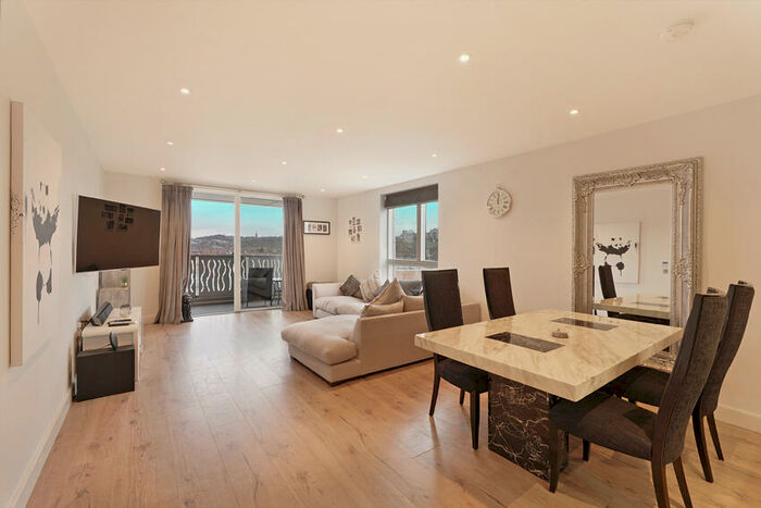 2 Bedroom Apartment To Rent In Lang Court, Smithfield Square, High Street, London, N8