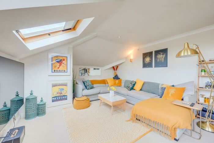 2 Bedroom Flat To Rent In Pearfield Road, Forest Hill, London, SE23