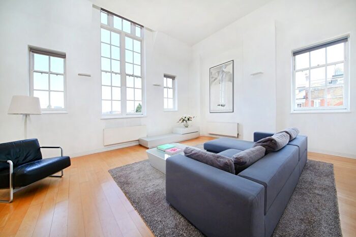 3 Bedroom Flat For Sale In Victorian Heights, Thackeray Road, SW8