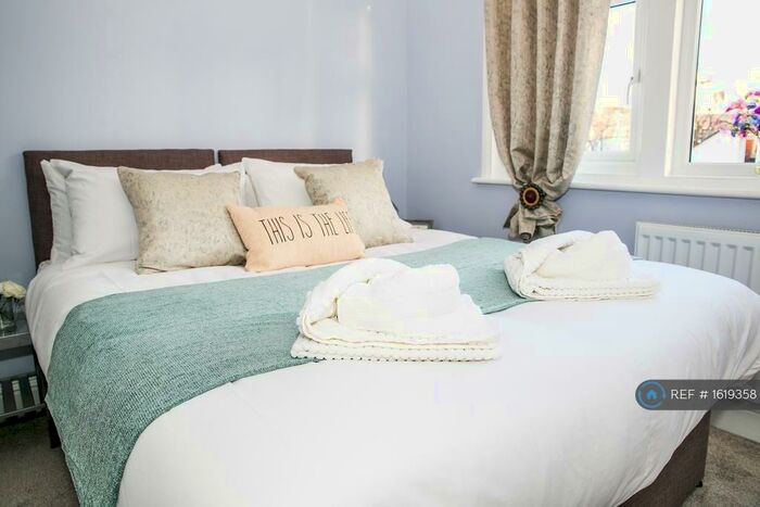 2 Bedroom Terraced House To Rent In South Cliff Avenue, Eastbourne, BN20