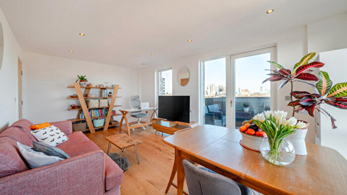 1 Bedroom Flat For Sale In Marsh Court, East Street, Walworth, SE17