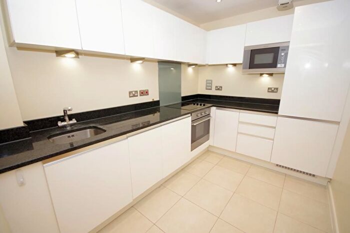 2 Bedroom Flat To Rent In Peacock Close, Mill Hill East, NW7
