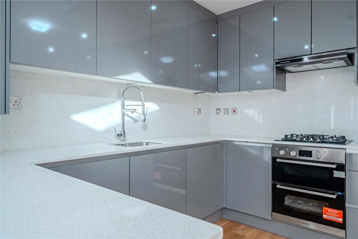 3 Bedroom End Of Terrace House For Sale In Chertsey, Surrey, KT16