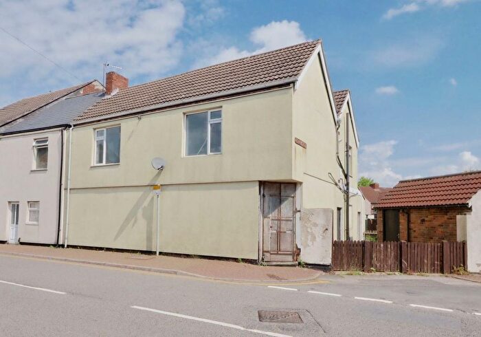 3 Bedroom Flat For Sale In A High Street, Stanton Hill, Nottinghamshire, NG17