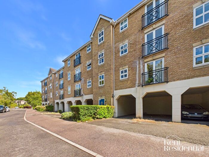 2 Bedroom Flat To Rent In Harriet Drive, Rochester, ME1