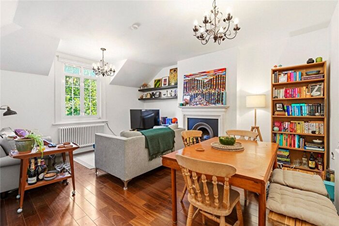 2 Bedroom Flat To Rent In Heathfield Road, SW18