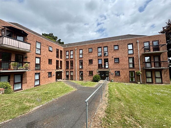 2 Bedroom Flat For Sale In Borrowdale Road, Malvern, WR14