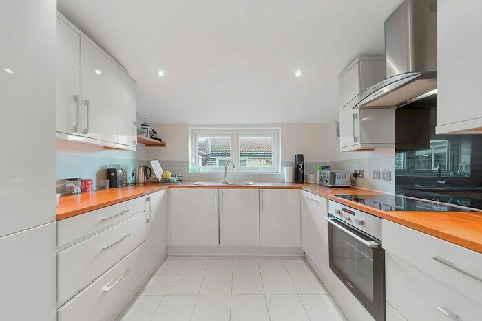 1 Bedroom Flat To Rent In Heaver Estate, Heaver Estate, London, SW17