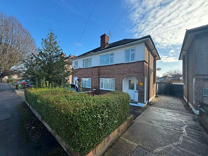 2 Bedroom Semi Detached House For Sale In Raynton Drive, Hayes, UB4
