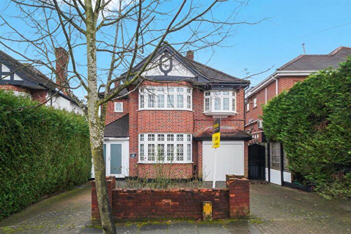 4 Bedroom Detached House For Sale In Pebworth Road, Harrow, HA1