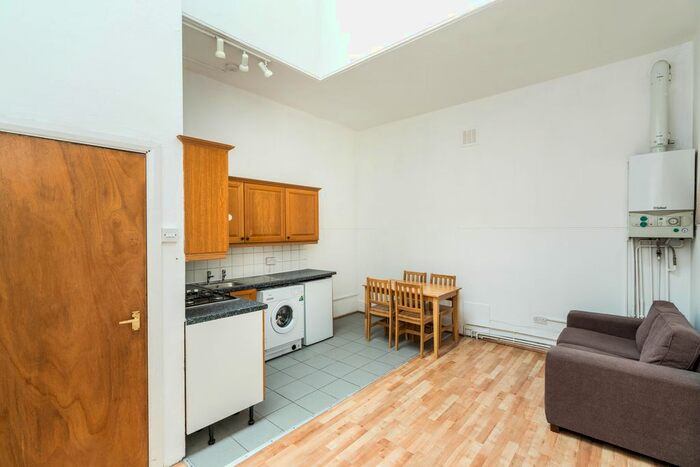 1 Bedroom Flat To Rent In Stoke Newington Road, Dalston, N16