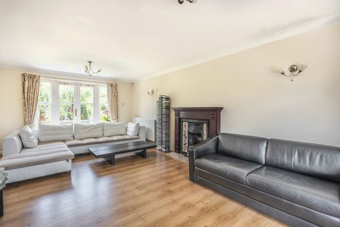 4 Bedroom Detached House To Rent In Northweald Lane, Ham/Kingston, KT2