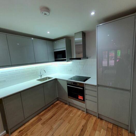 3 Bedroom Flat To Rent In Flat Amisha Court, Grange Road, London, SE1
