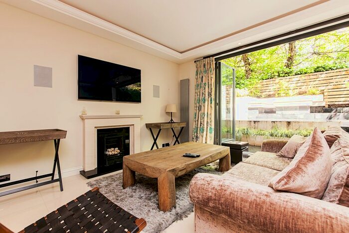 2 Bedroom Flat To Rent In Westgate Terrace, London, SW10