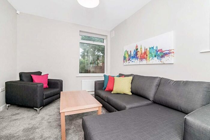 5 Bedroom Semi-Detached House To Rent In Queens Road, Beeston, Nottingham, NG9