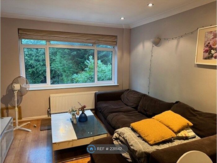 2 Bedroom Maisonette To Rent In Abbey Close, Pinner, HA5