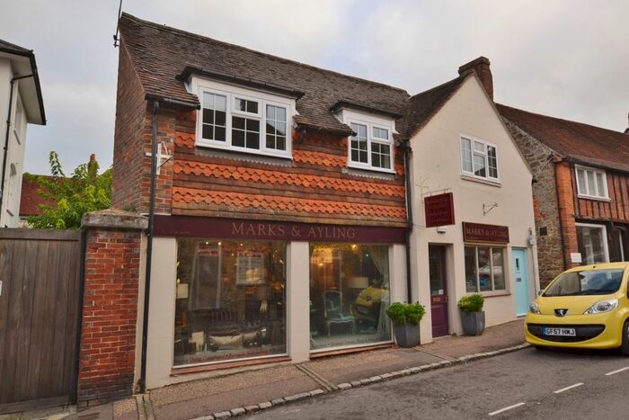 2 Bedroom Flat To Rent In High Street, Petworth, West Sussex GU28