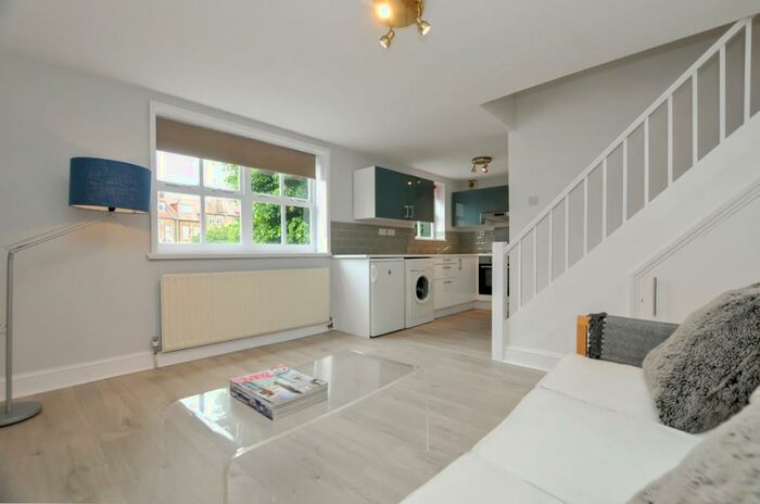 1 Bedroom Flat To Rent In Cazenove Road, Stoke Newington, N16
