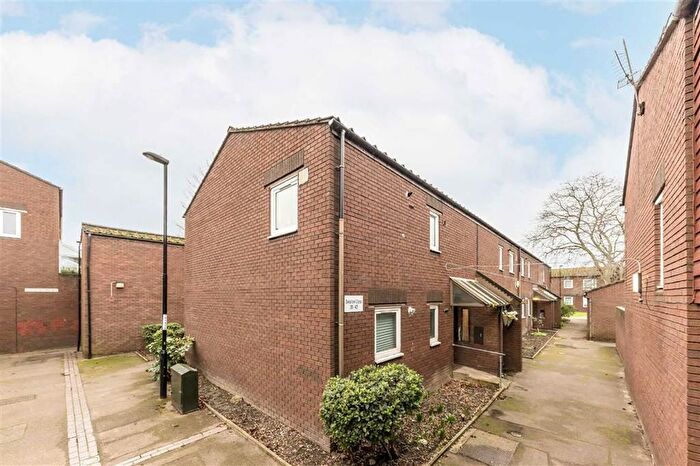 1 Bedroom Flat To Rent In Swallow Close, New Cross, SE14