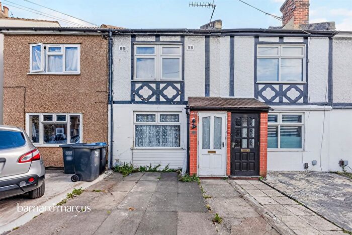 3 Bedroom Terraced House For Sale In Gloucester Road, Croydon, CR0
