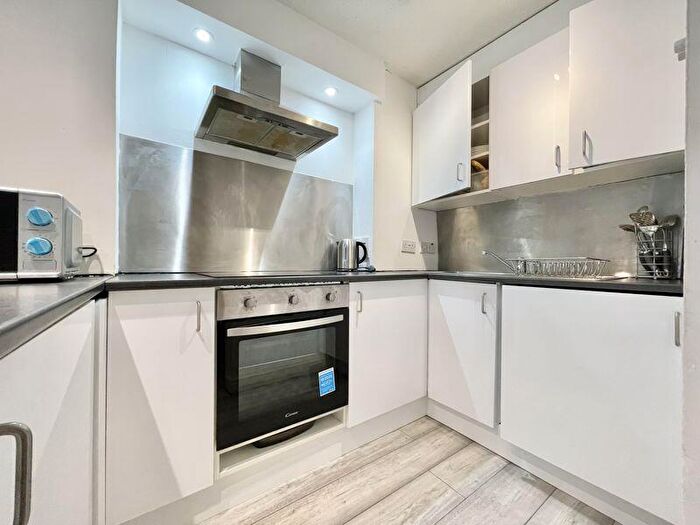 Studio To Rent In The Highway, E1