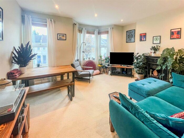 2 Bedroom Flat To Rent In Dryden Road, London, SW19