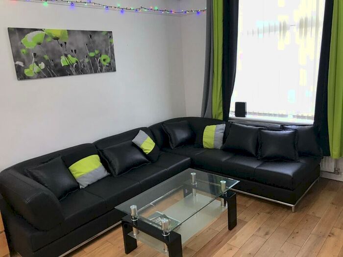 6 Bedroom Detached House To Rent In Cedar Grove, Fallowfield, Manchester, M14