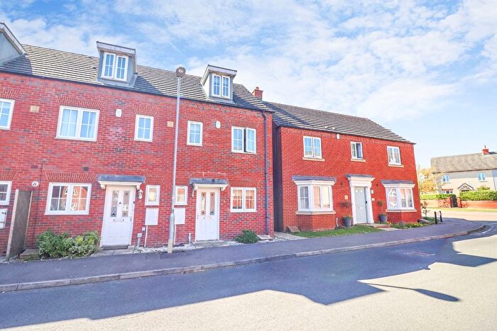 3 Bedroom End Terrace House For Sale In Grenadier Close, Bedford, MK41