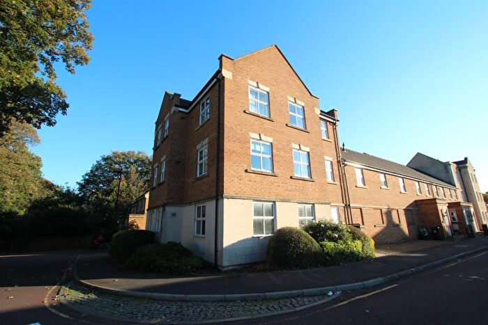 3 Bedroom Flat To Rent In Wren Close - Stoke Park, BS16