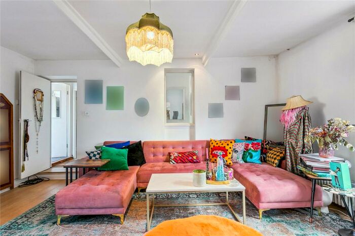 1 Bedroom Flat To Rent In Goswell Road, Angel, Islington, London, EC1V