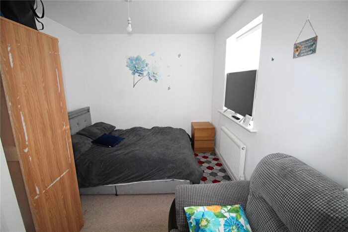 3 Bedroom Terraced House For Sale In Queen Elizabeth Drive, Swindon, Wiltshire, SN25