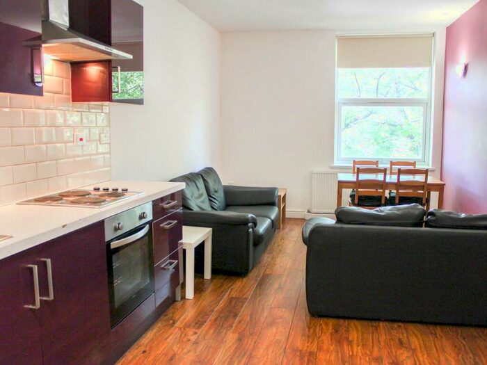 3 Bedroom Apartment To Rent In Apt, St John's Terrace #, LS3