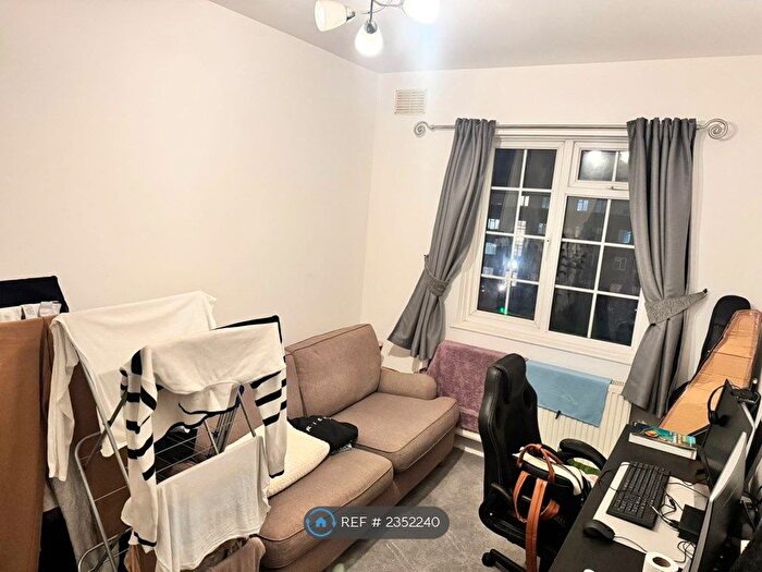 2 Bedroom Flat To Rent In Danescroft, London, NW4