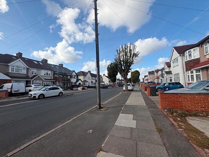 7 Bedroom Detached House To Rent In Quaves Road, Slough, SL3