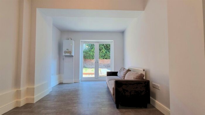 1 Bedroom Flat To Rent In Blackstock Road, London, N4