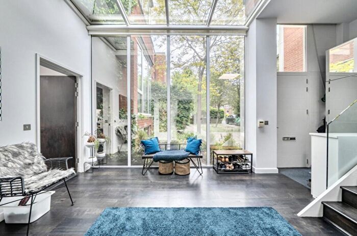 5 Bedroom Semi Detached House For Sale In Ebury Mews, London, N5