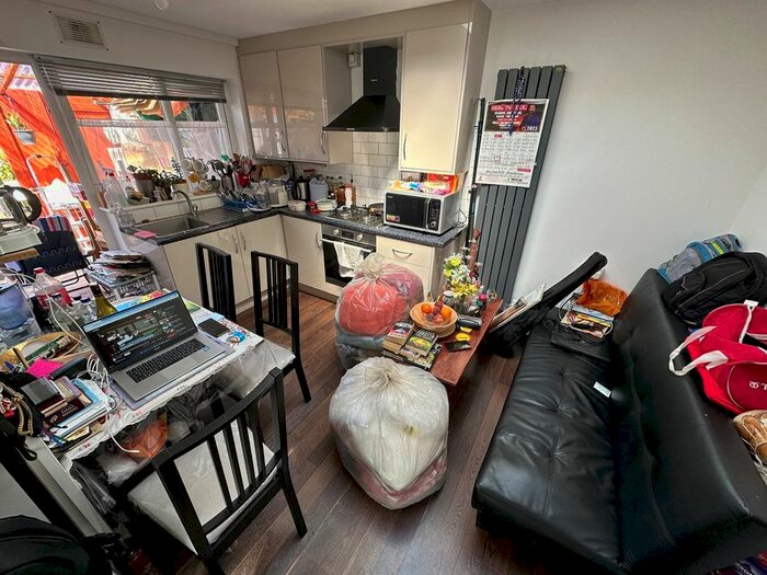 1 Bedroom Flat To Rent In Legrace Avenue, Hounslow, TW4