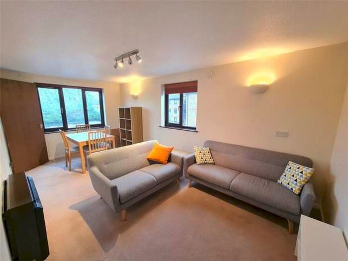 2 Bedroom Flat To Rent In Chalice Court, East Finchley, N2