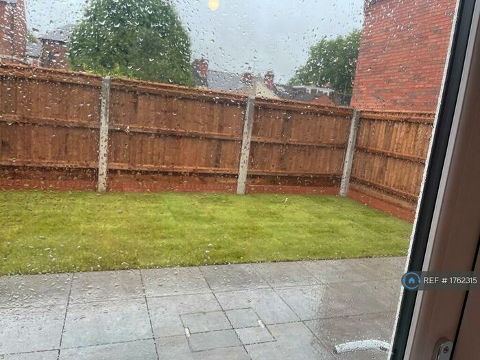 3 Bedroom Semi-Detached House To Rent In Green Park, Coventry, CV1