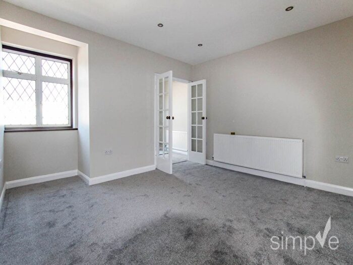 3 Bedroom Bungalow To Rent In Commercial Road, Staines, Surrey, TW18