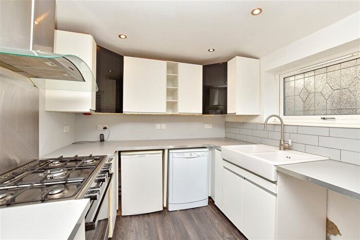 4 Bedroom Detached House For Sale In Maidstone Road, Rainham, Gillingham, Kent, ME8