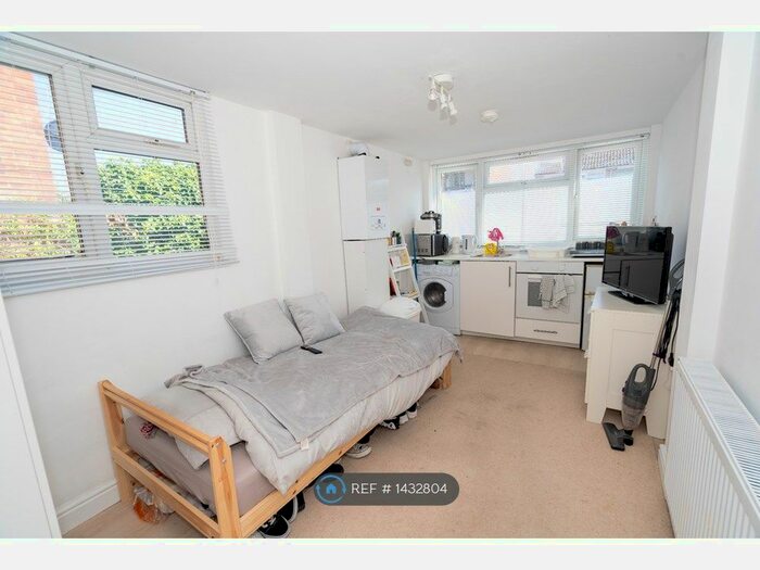 Studio To Rent In Mendip Close, Harlington, Hayes, UB3