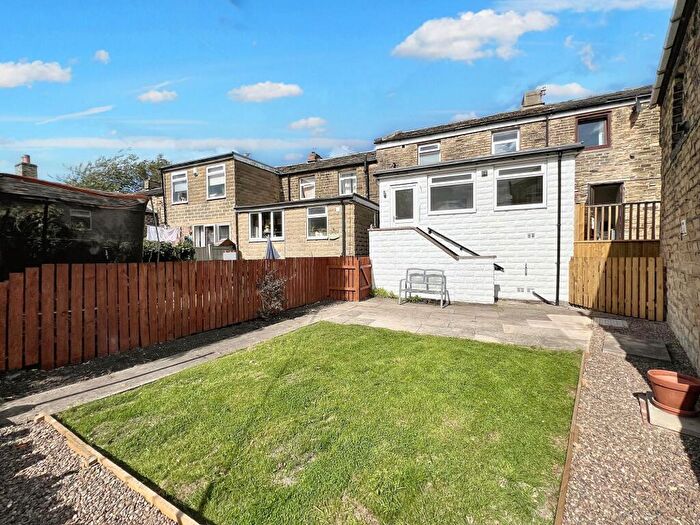 3 Bedroom Cottage For Sale In Wakefield Road, Lepton, HD8