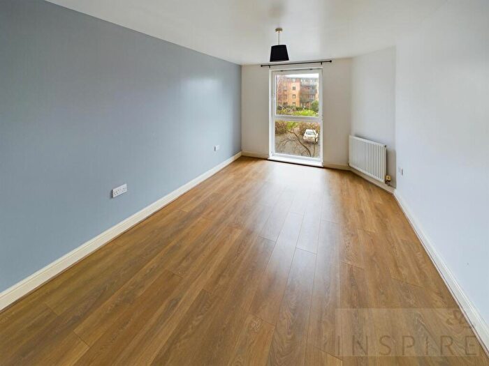 1 Bedroom Flat For Sale In Commonwealth Drive, Howlands Court, RH10