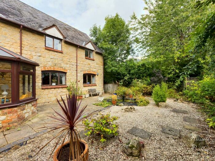 4 Bedroom Detached House For Sale In New College Court, Chackmore, MK18