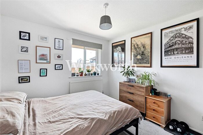 1 Bedroom Flat For Sale In Copperfield Drive, London, N15