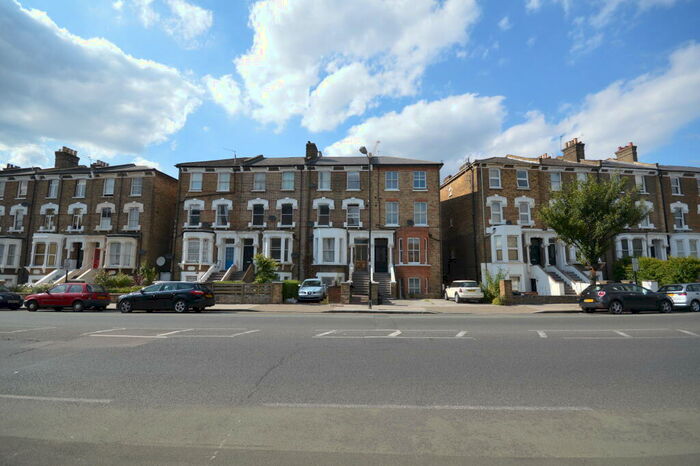 3 Bedroom Apartment To Rent In Drayton Park, London, N5