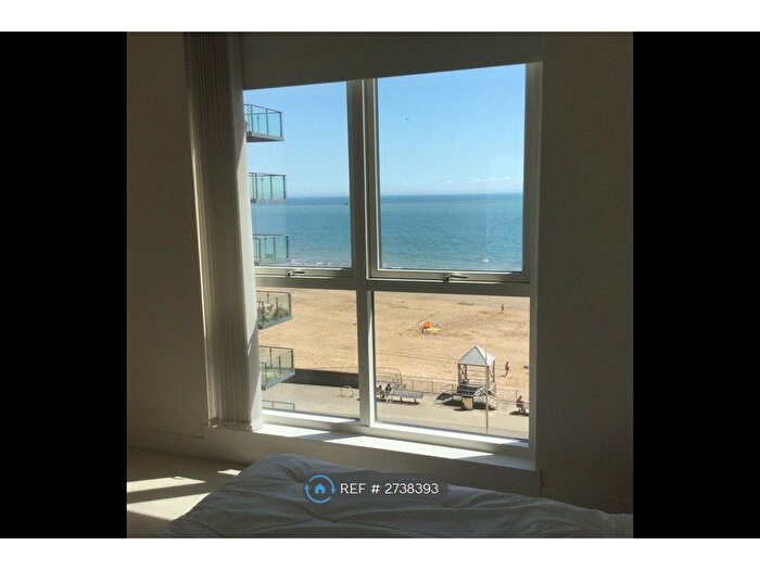 3 Bedroom Flat To Rent In Meridian Bay, Swansea, SA1