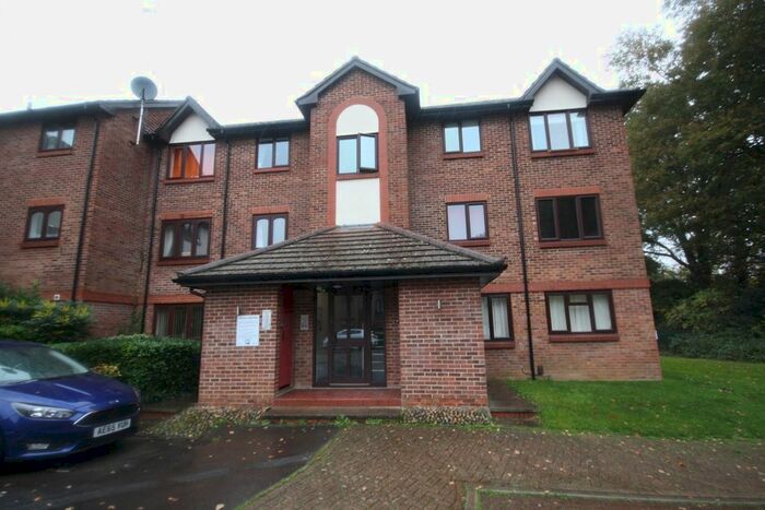 1 Bedroom Flat To Rent In Littlebrook Avenue, Burnham, SL2